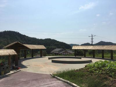 西充縣青龍湖國家濕地公園防腐木自行車停車棚